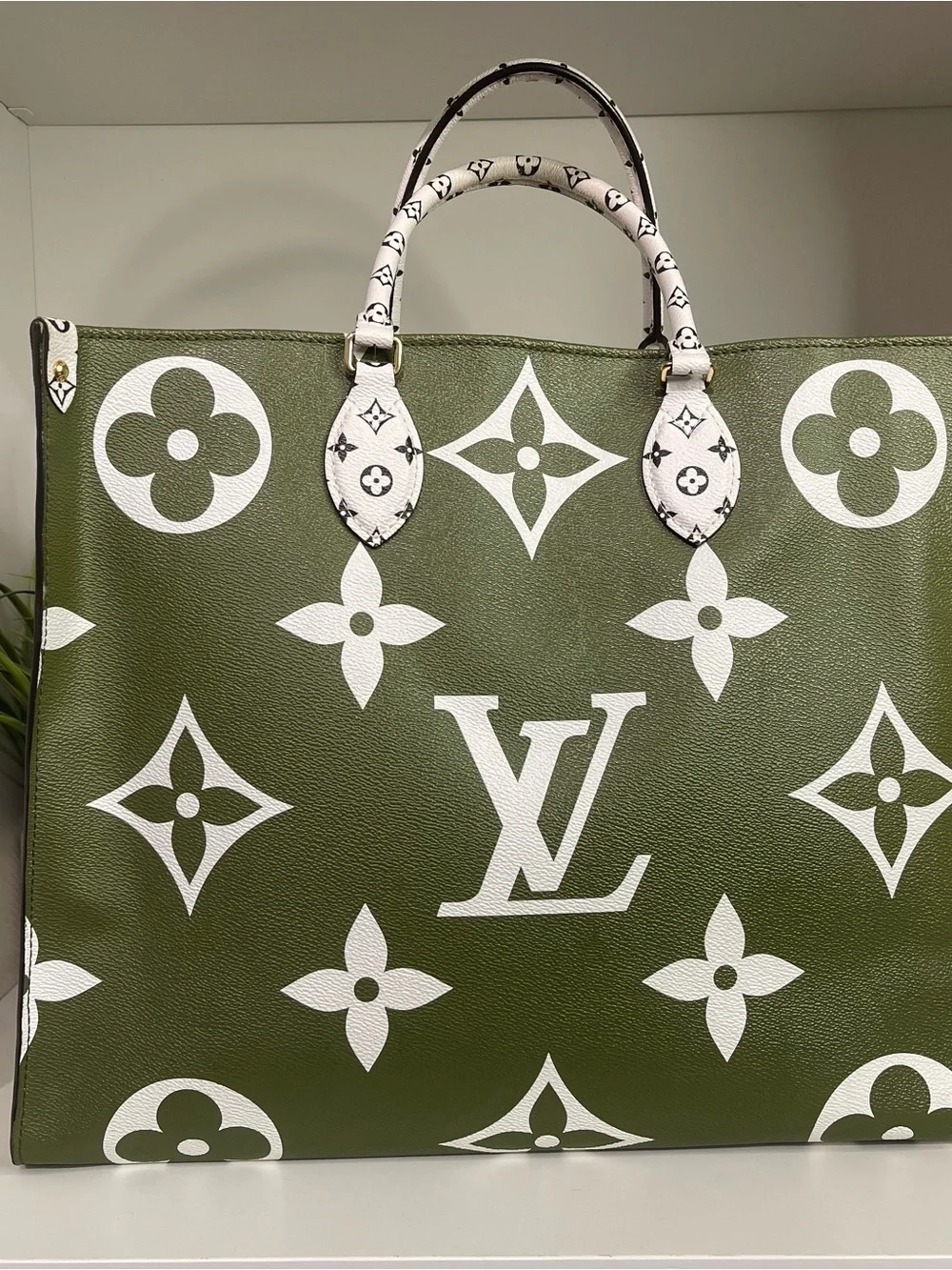 Louis Vuitton spacious louis